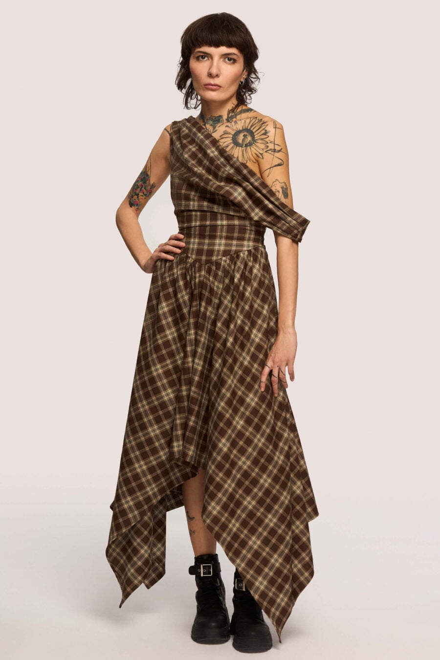 Delta of Venus corset dress in chestnut plaid - A silhouette that doesn’t ask you to shrink.