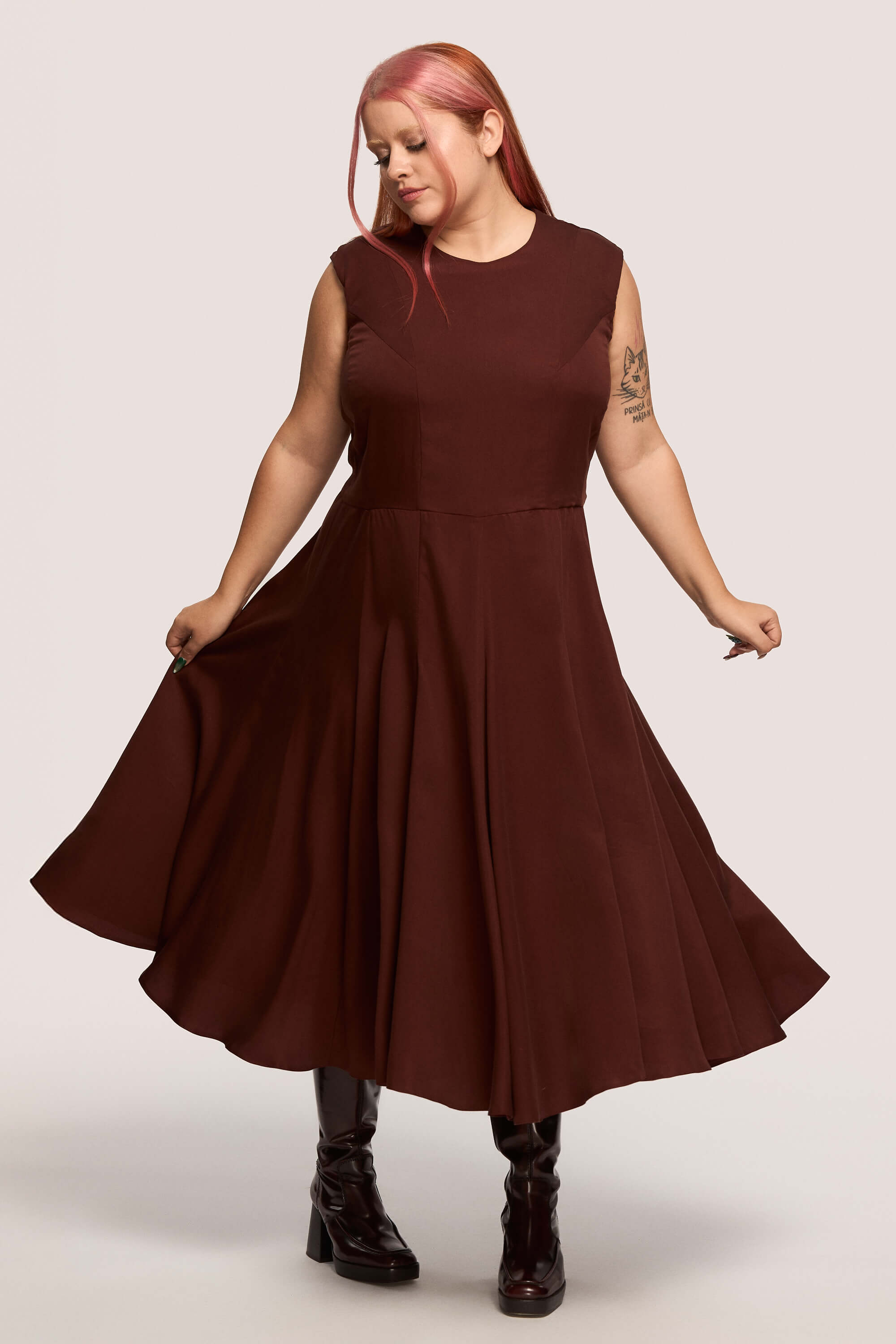 Winter 2025 Sister Outsider Tailored Dress In Bordeaux 1 Sister Outsider Tailored Dress In Bordeaux Sister Outsider tailored dress in bordeaux Designed not as occasionwear, but to serve as an everyday ceremony. For days when you are choosing yourself. For the person you’ve grown into and the one you’re still becoming.