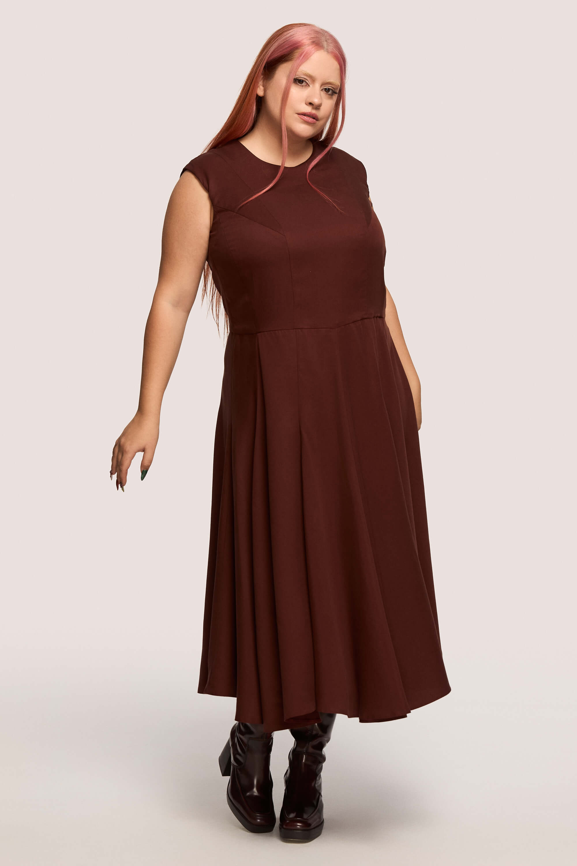 Winter 2025 Sister Outsider Tailored Dress In Bordeaux 3 Sister Outsider Tailored Dress In Bordeaux Sister Outsider tailored dress in bordeaux Designed not as occasionwear, but to serve as an everyday ceremony. For days when you are choosing yourself. For the person you’ve grown into and the one you’re still becoming.
