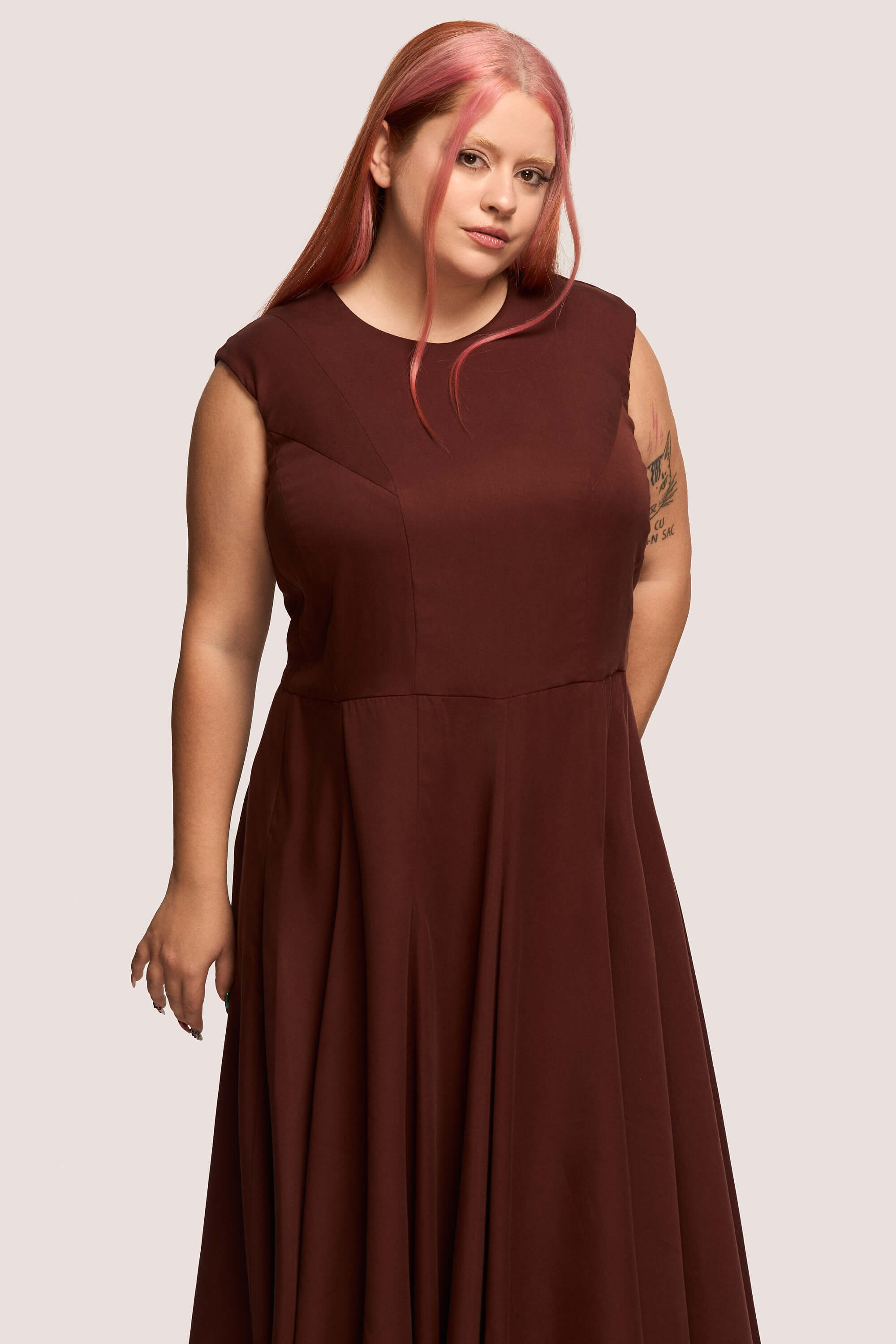 Winter 2025 Sister Outsider Tailored Dress In Bordeaux 4 Sister Outsider Tailored Dress In Bordeaux Sister Outsider tailored dress in bordeaux Designed not as occasionwear, but to serve as an everyday ceremony. For days when you are choosing yourself. For the person you’ve grown into and the one you’re still becoming.