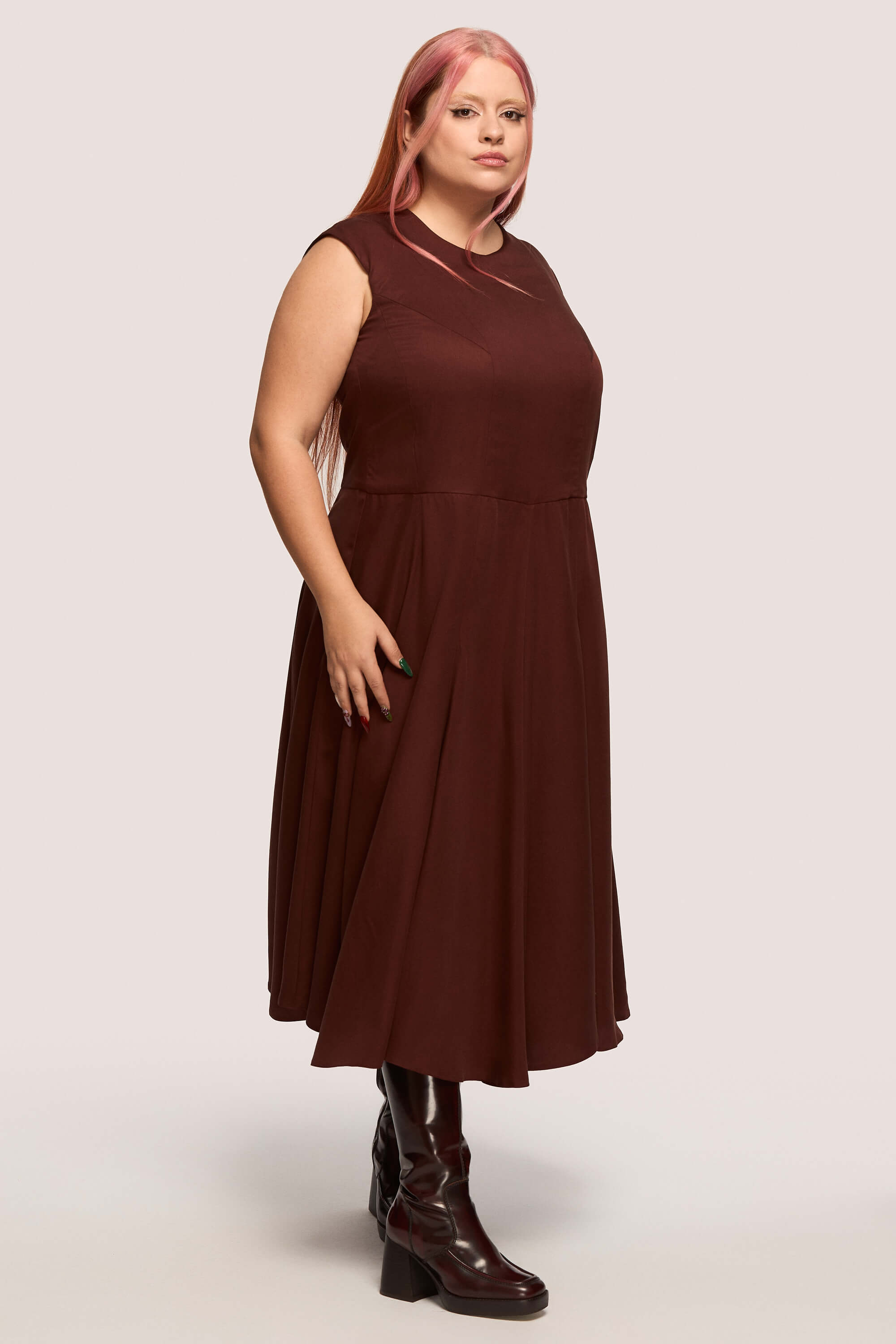 Winter 2025 Sister Outsider Tailored Dress In Bordeaux 5 Sister Outsider Tailored Dress In Bordeaux Sister Outsider tailored dress in bordeaux Designed not as occasionwear, but to serve as an everyday ceremony. For days when you are choosing yourself. For the person you’ve grown into and the one you’re still becoming.