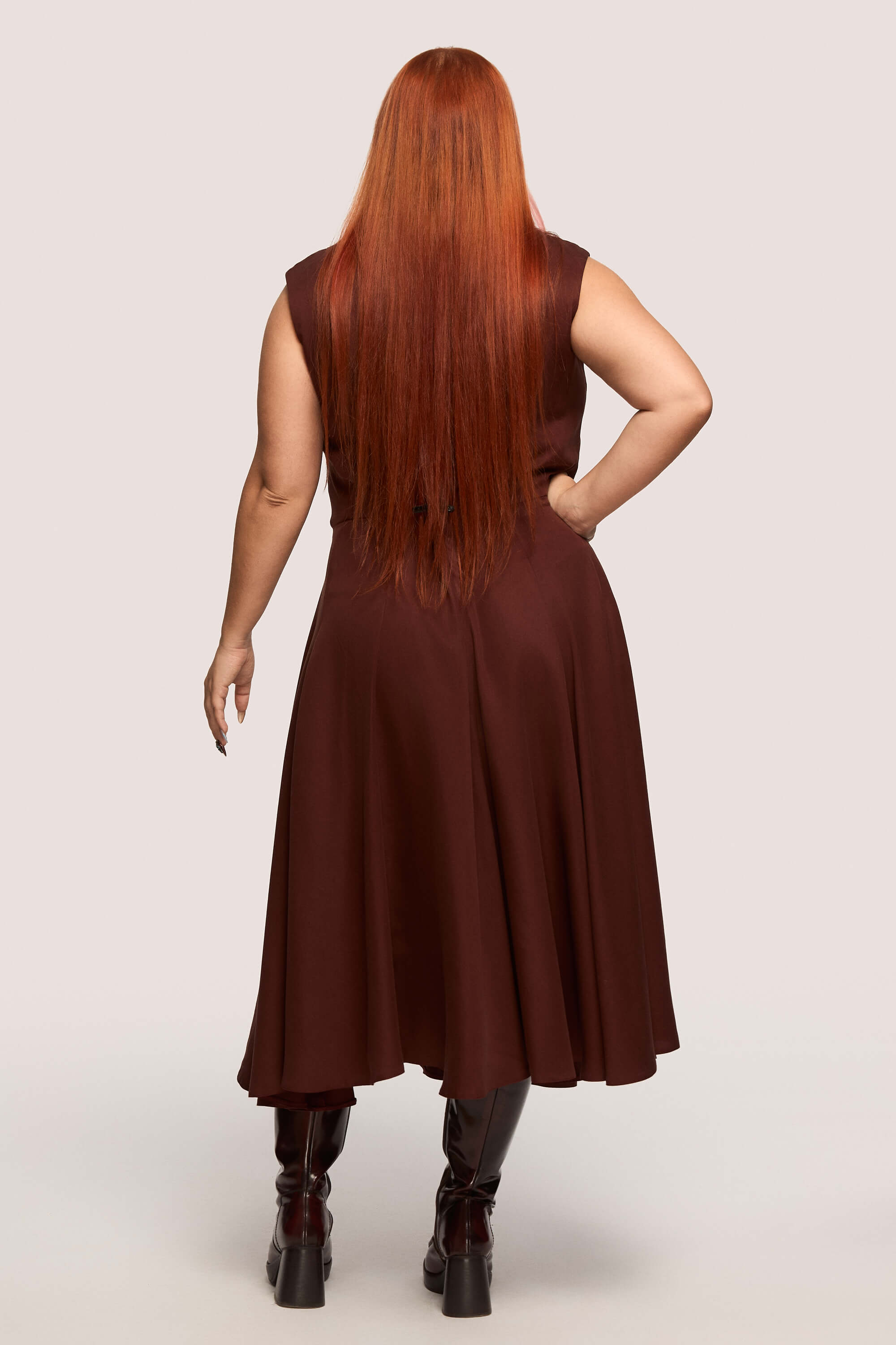 Winter 2025 Sister Outsider Tailored Dress In Bordeaux 6 Sister Outsider Tailored Dress In Bordeaux Sister Outsider tailored dress in bordeaux Designed not as occasionwear, but to serve as an everyday ceremony. For days when you are choosing yourself. For the person you’ve grown into and the one you’re still becoming.