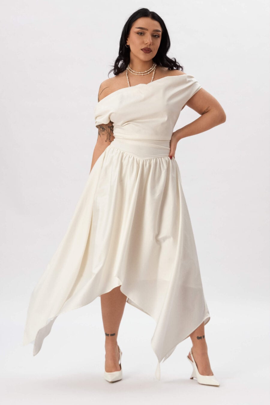 Delta of Venus corset dress in pearl - A silhouette that doesn’t ask you to shrink.