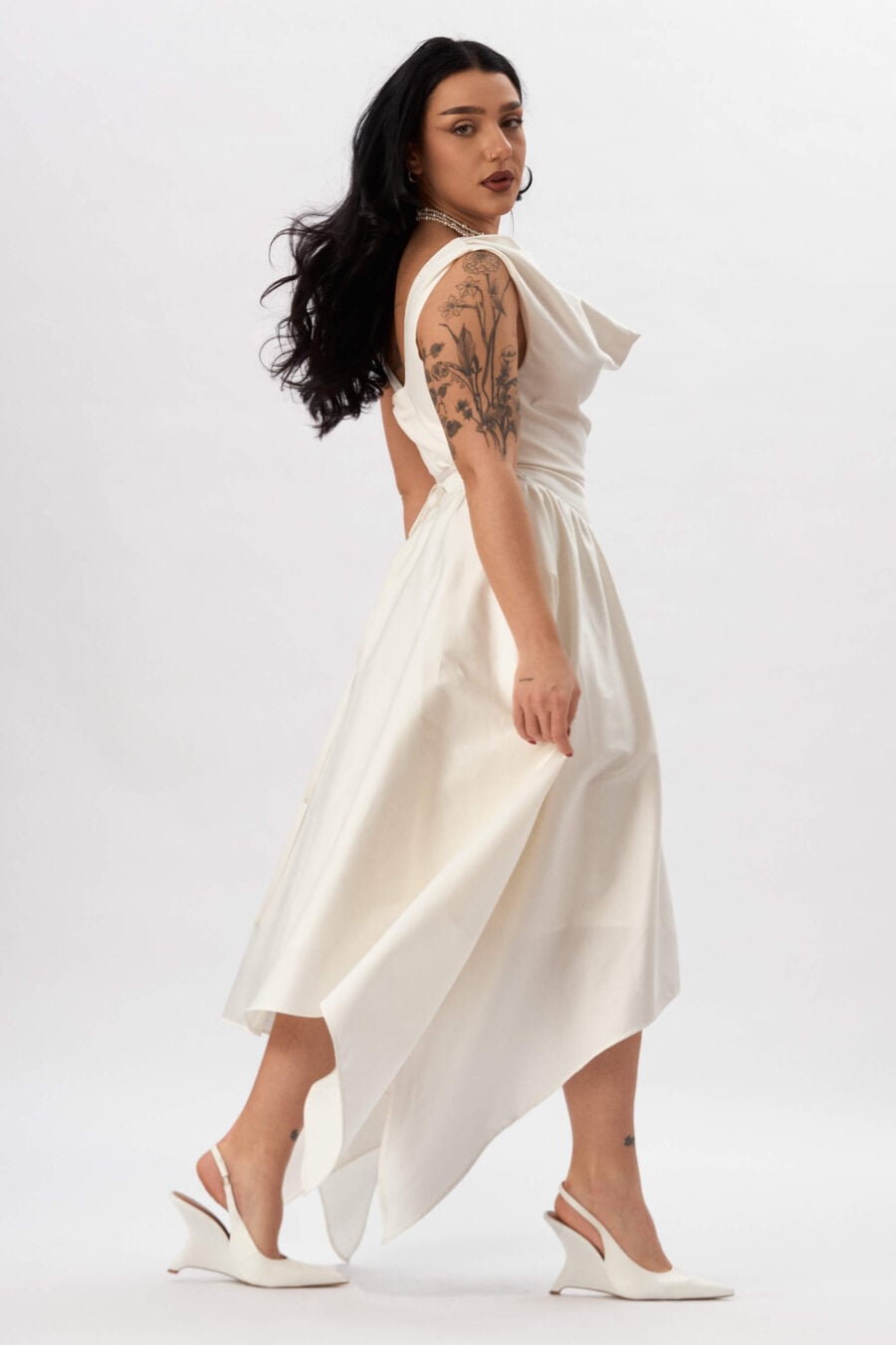 Delta of Venus corset dress in pearl - A silhouette that doesn’t ask you to shrink.