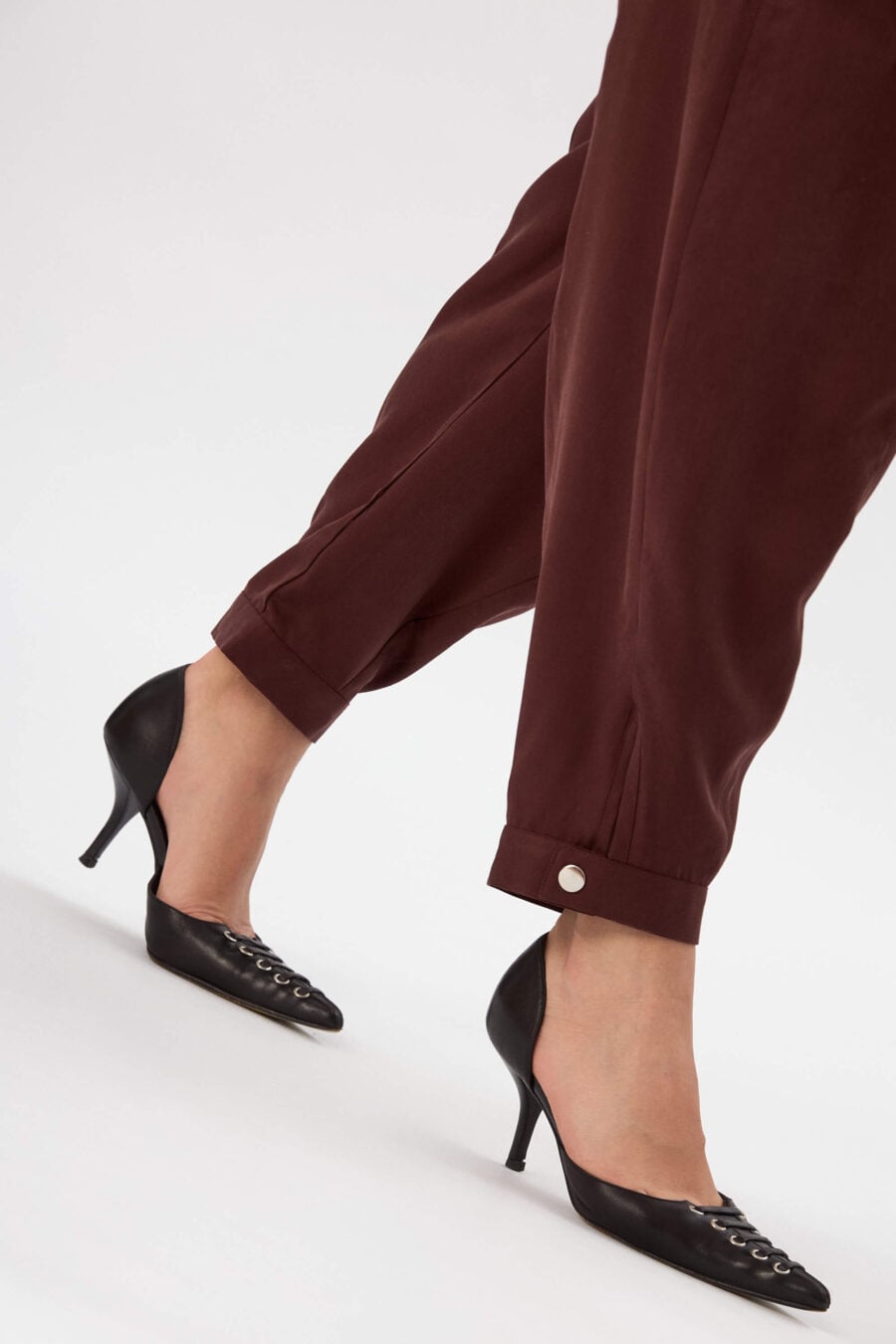 Troublemaker barrel leg pants in bordeaux - Designed for sitting, pacing, speaking up, walking away – a shape that shifts with you, not against you, with room for everything you carry. A fit that stays kind, even when the day isn’t.