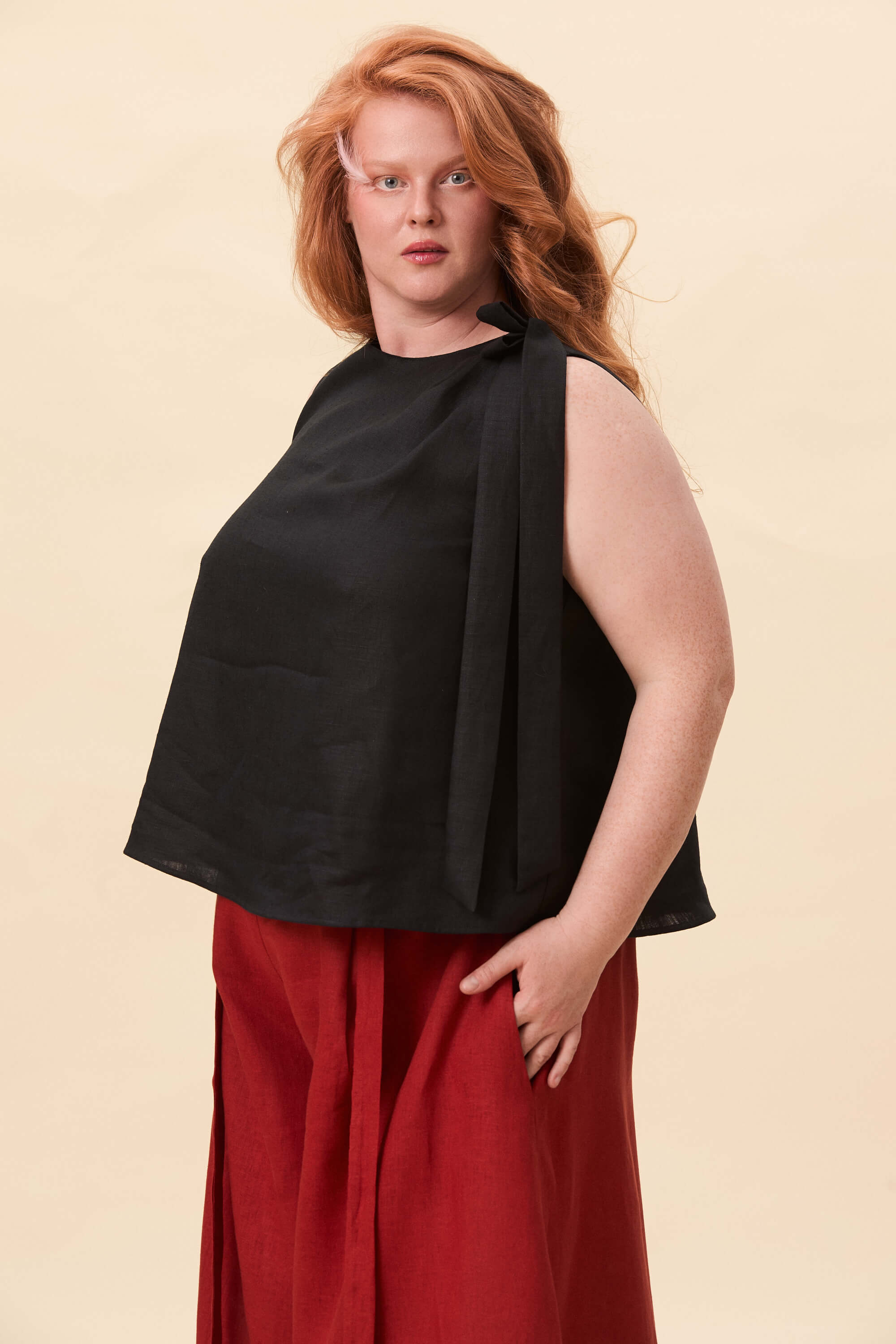 Spring 2026 Harriet Vane Top In Raven 3 Harriet Vane Top In Raven Harriet Vane top in raven A sleeveless top with a clean, uninterrupted front. The silhouette is relaxed, allowing it to fall naturally or be tucked for a more defined shape. A narrow tie detail sits at the side, introducing structure without altering the clean lines.