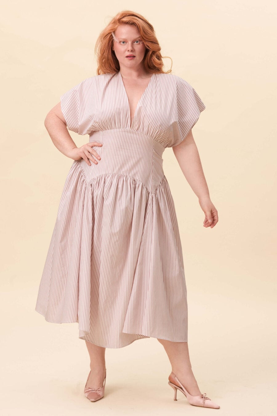 Miss Marple dress in red stripes - Clear in shape and generous in movement, a dress that creates structure without imposing it.
